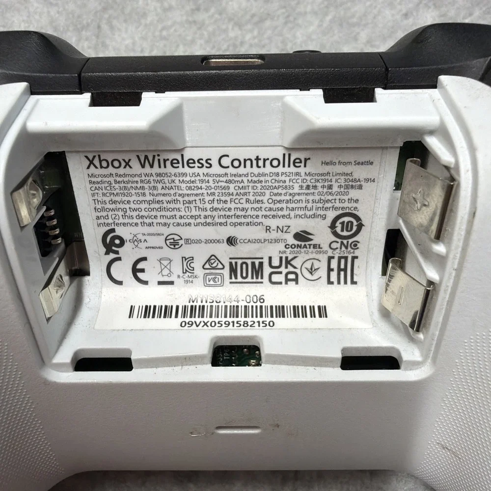 Microsoft Xbox Series X|S Wireless Controller Shock Blue 1914 No Battery Cover